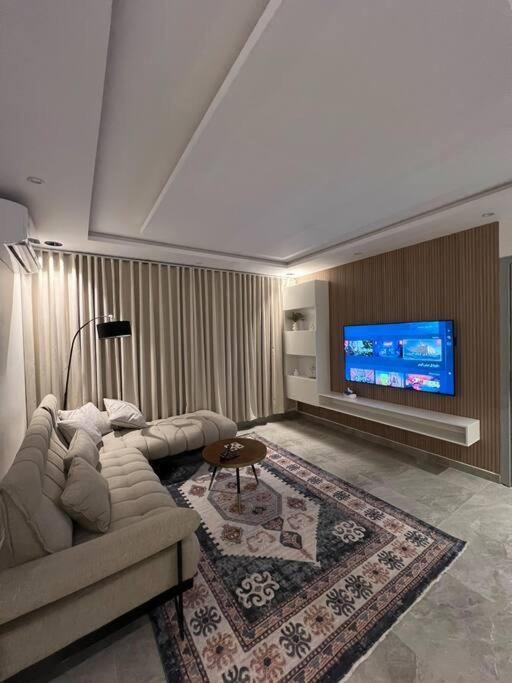 Apartment مودرن بغرفة نوم وصالة *